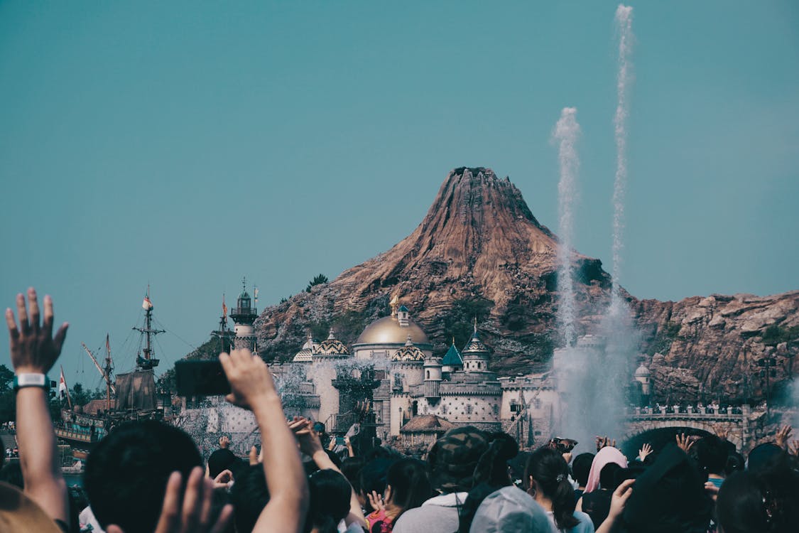 Essential Travel Etiquette for Your First Visit to Japan